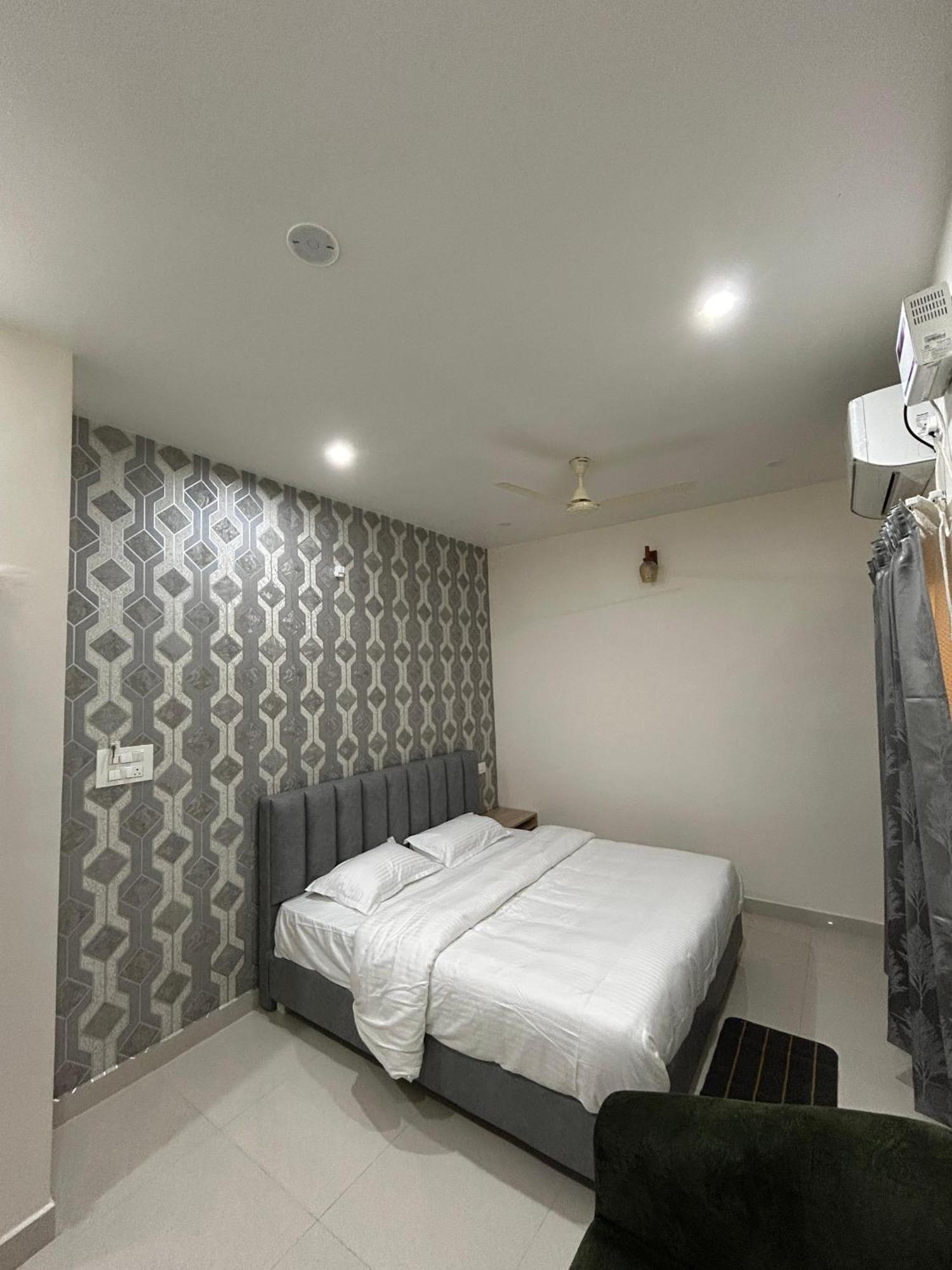 Sapphire Stayss Yelagiri Kamer foto