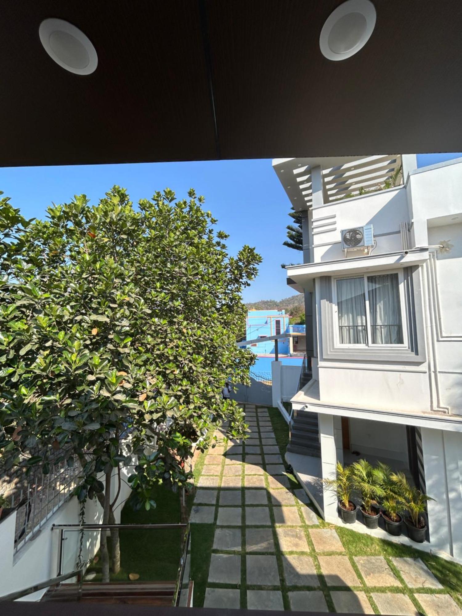 Sapphire Stayss Yelagiri Buitenkant foto