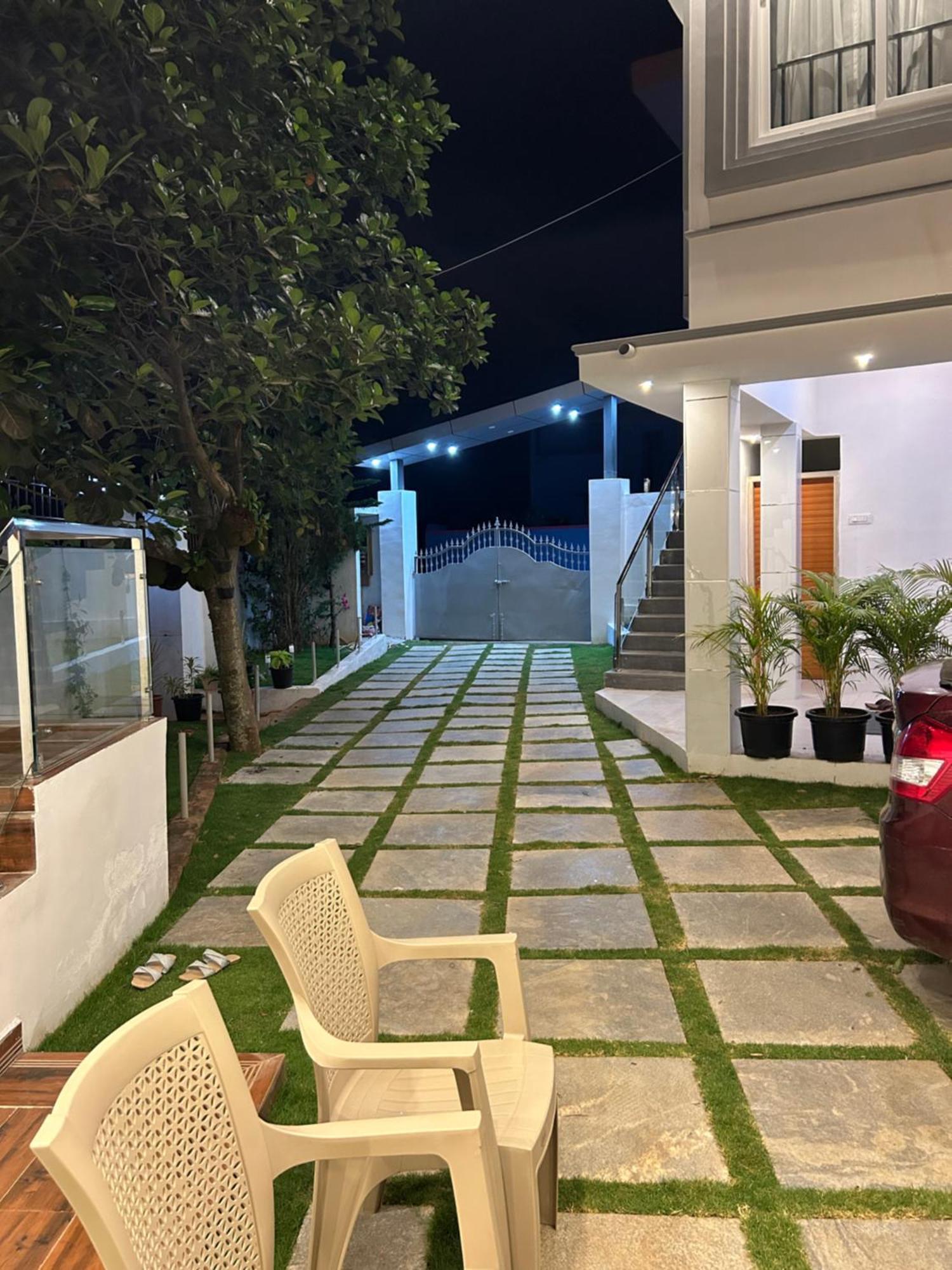 Sapphire Stayss Yelagiri Buitenkant foto