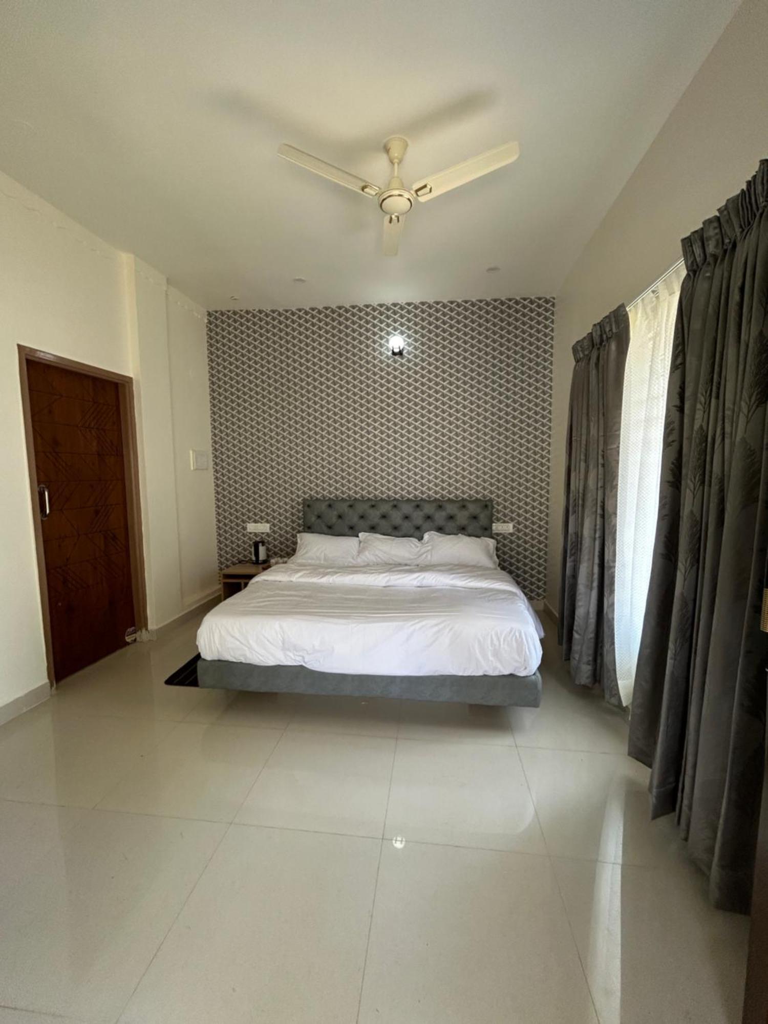 Sapphire Stayss Yelagiri Buitenkant foto