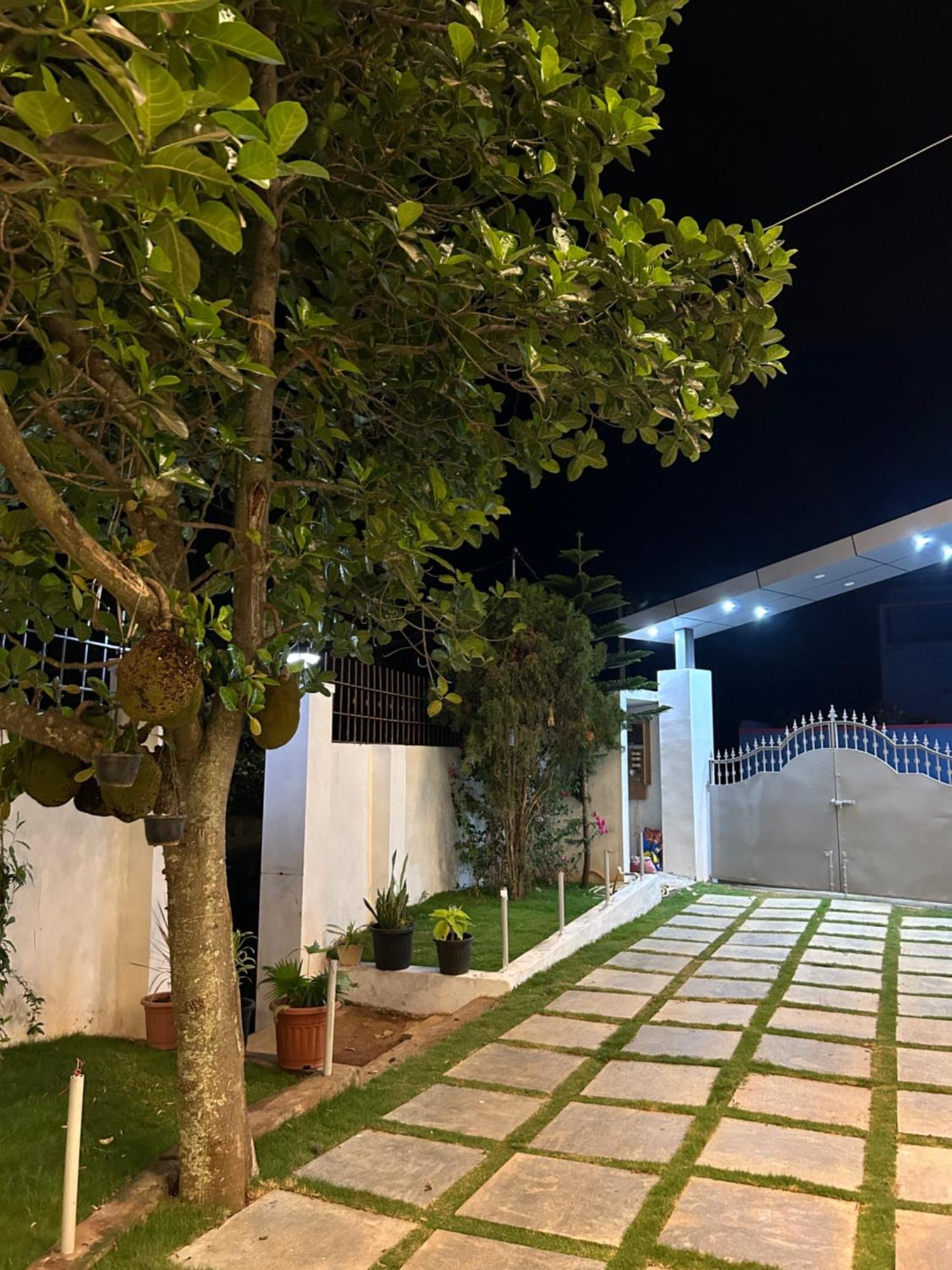 Sapphire Stayss Yelagiri Buitenkant foto